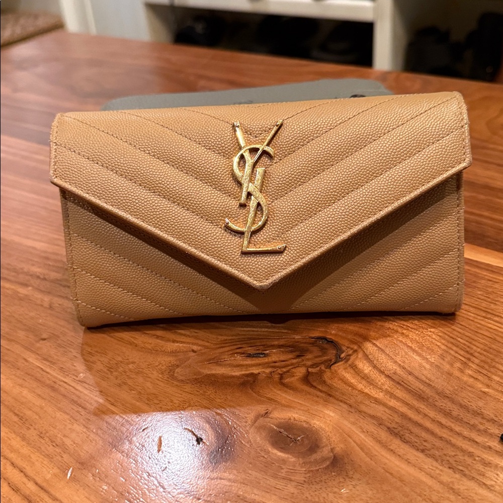 YSL Cassandra MATELASSÉ Large Flap Wallet Grain De Poudre Leather Dark Beige - Picture 3 of 8